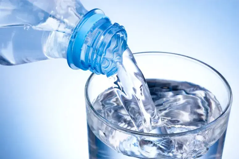 A bottle of water a day can help reduce weight