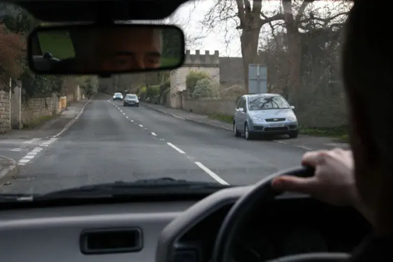 Drivers over-65 ‘slower at processing distracting objects’