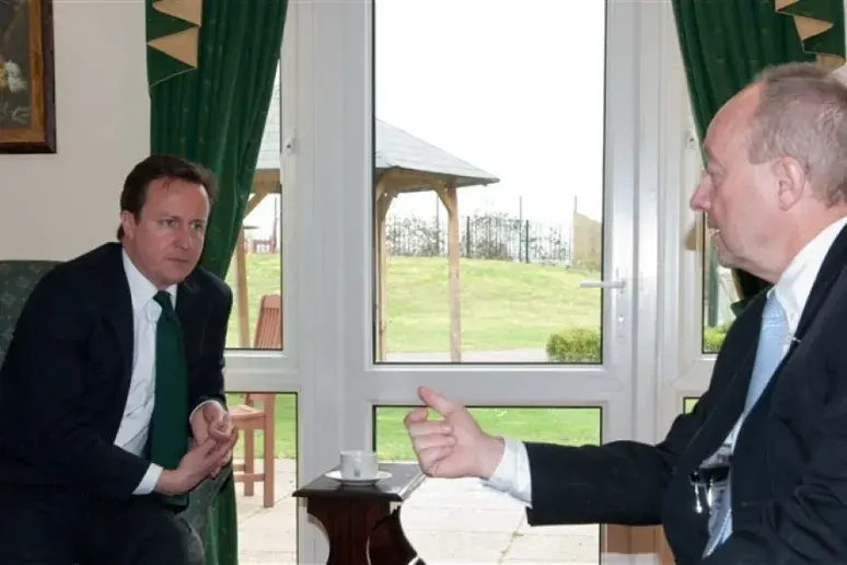 David Cameron has private meeting with Mike Parsons