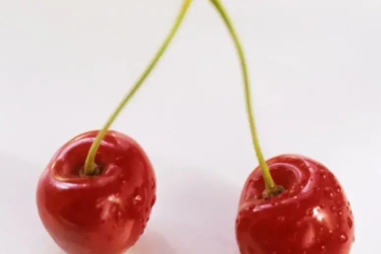 Cherries 'lower heart risk'