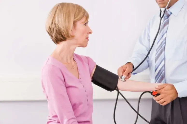 Middle age blood pressure increases stroke and heart risk