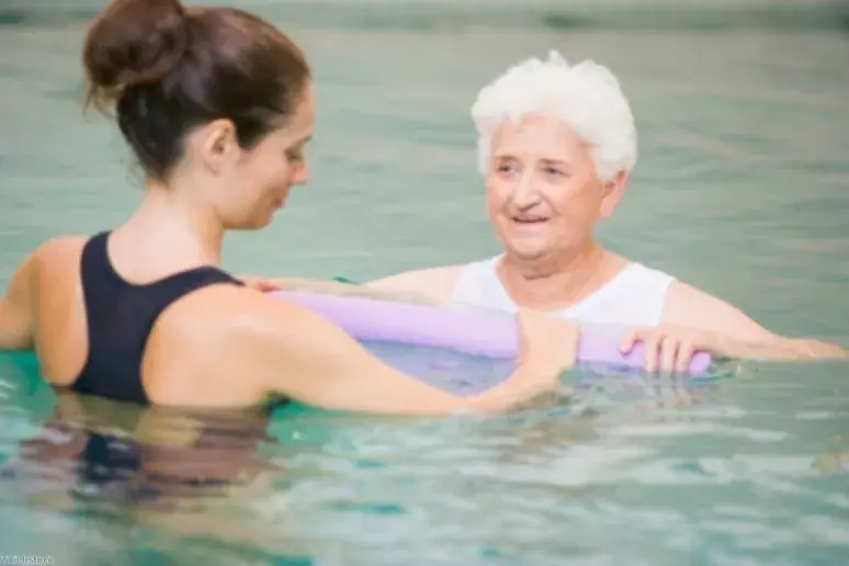 Total knee arthroplasty patients benefit from aquatic therapy