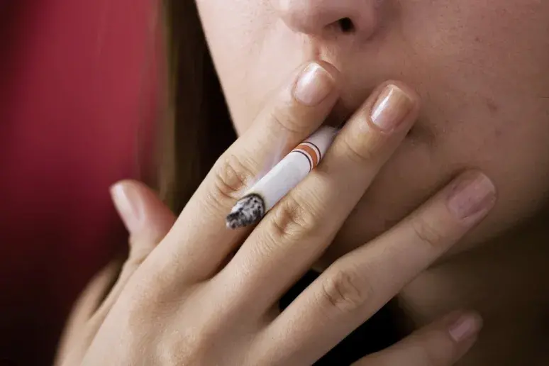 Could extending parameter of smoking ban prevent social smoking?   