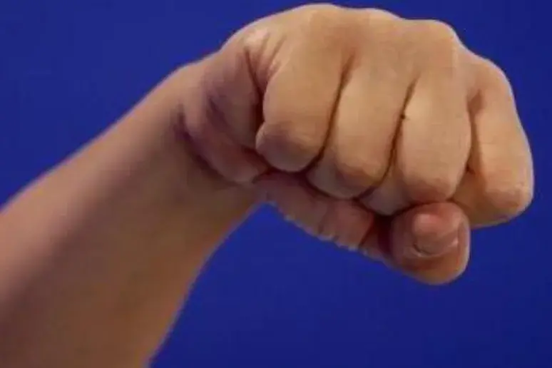 Clenching fists boosts memory