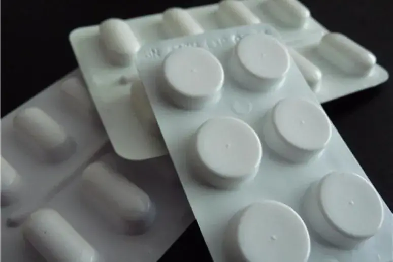 Long-term paracetamol use 'could raise stroke risk'