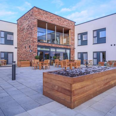 Garden at Queens Manor care home 